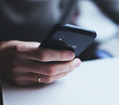 청첩장 문자 클릭 후 스마트폰 해킹…2,500만 원 피해 사례 주의하세요